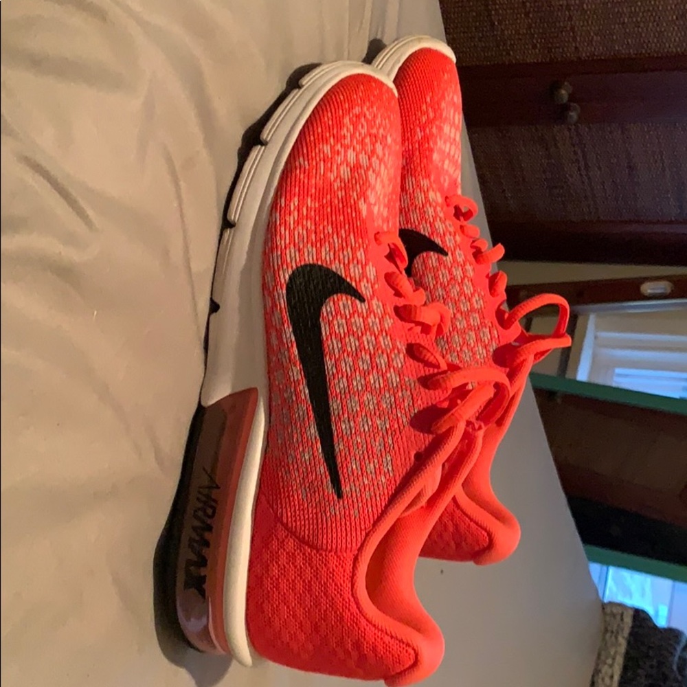 Nike air maxes